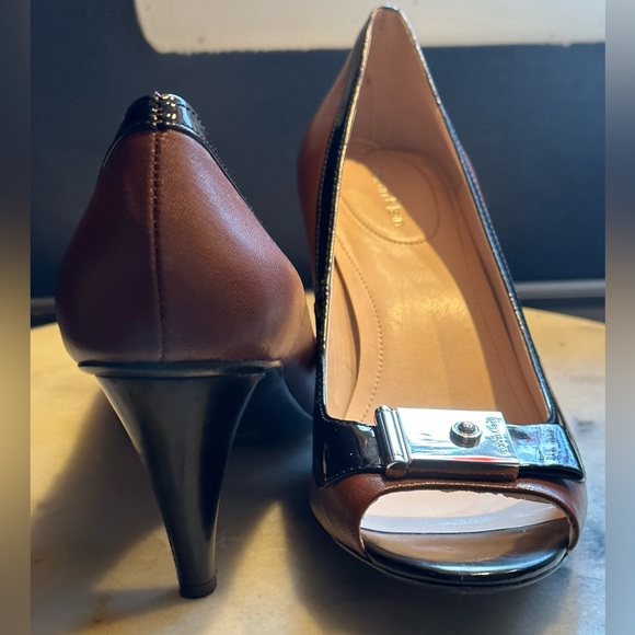 Calvin Klein Business Formal Brown & Black Shoe Metal Buckle Peep Toe Sz 9 1/2 - Picture 3 of 12